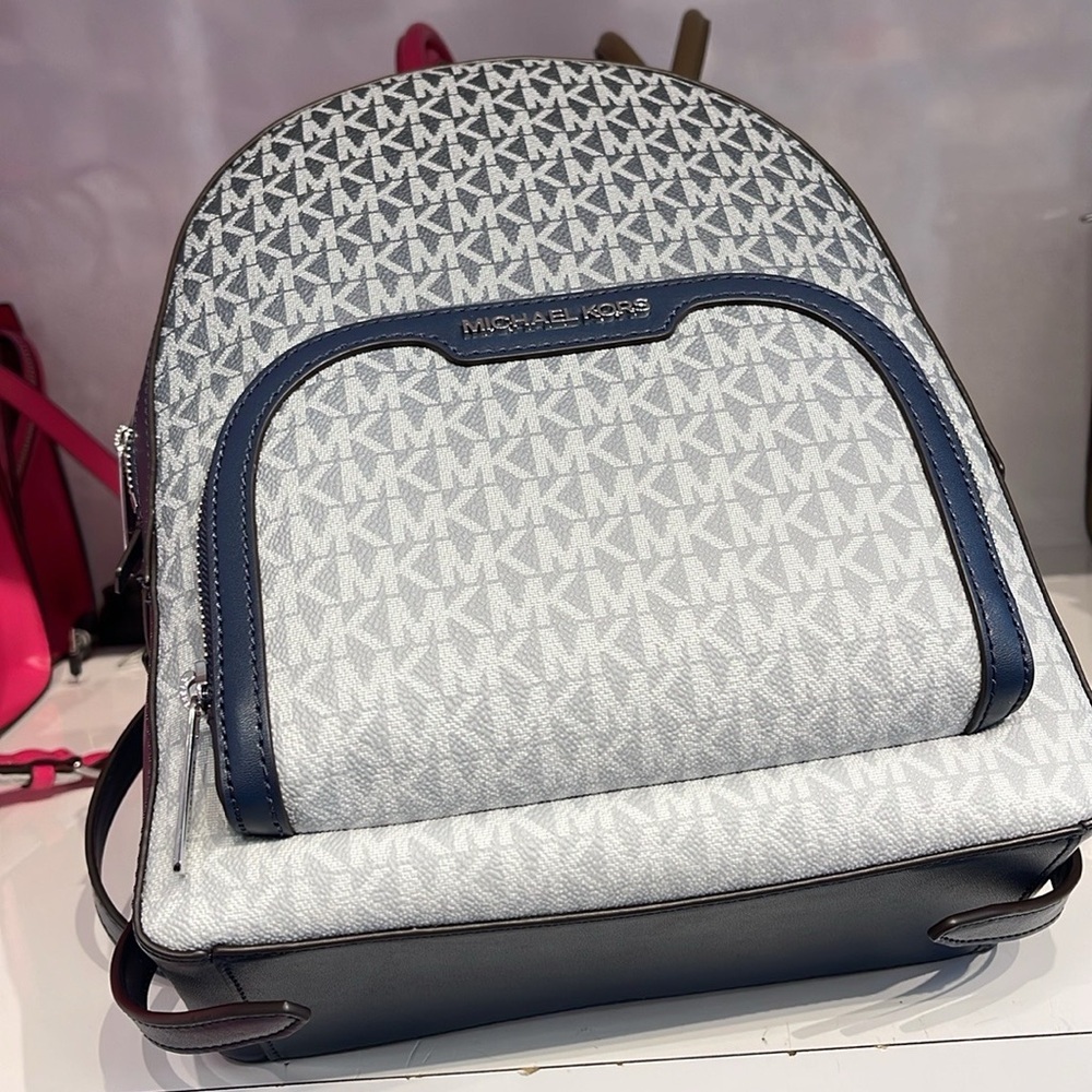 Michael Kors Jaycee Medium Ombré Signature Logo Backpack
Navy
NWT - Picture 11 of 13